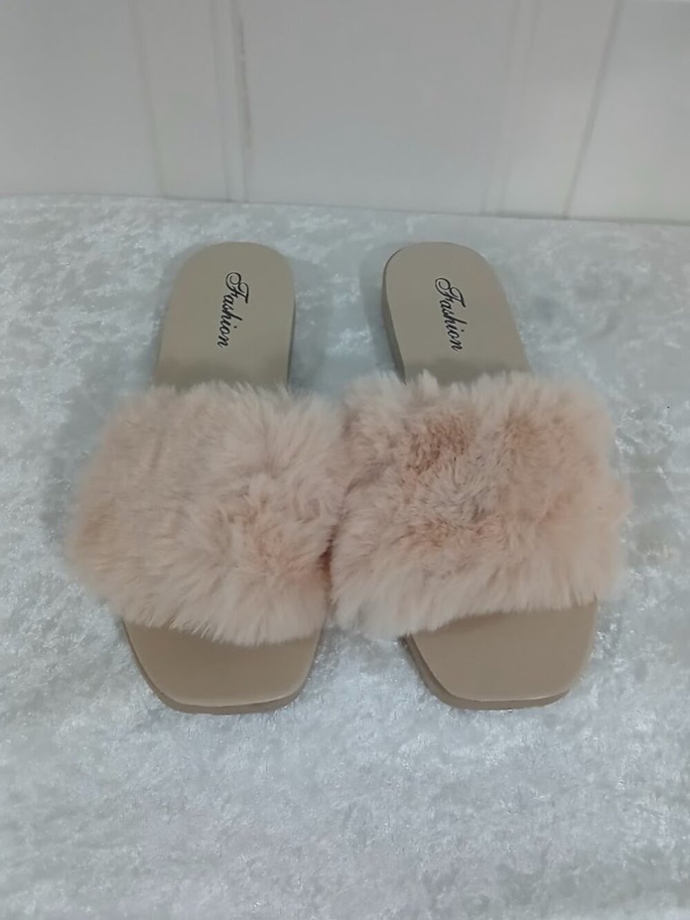 Fashion Women's Faux Fur Slide Sandal Beige Sz. 39